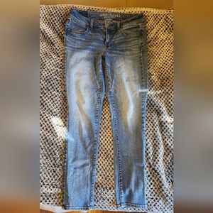 American Eagle - Women's Size 10 Super Stretch Jeggings Lighter Wash
